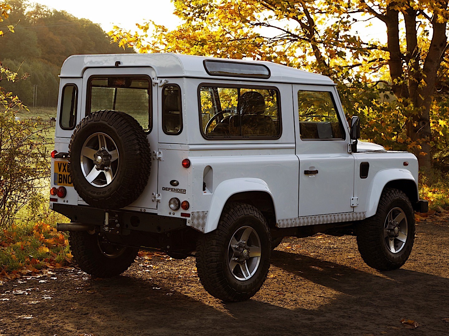 Land Rover Defender 90 photo 25