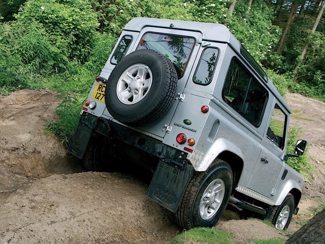 Land Rover Defender 90 photo 27