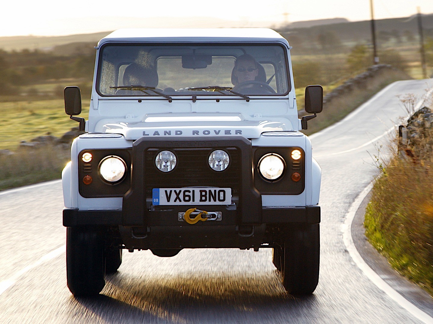 Land Rover Defender 90 photo 32