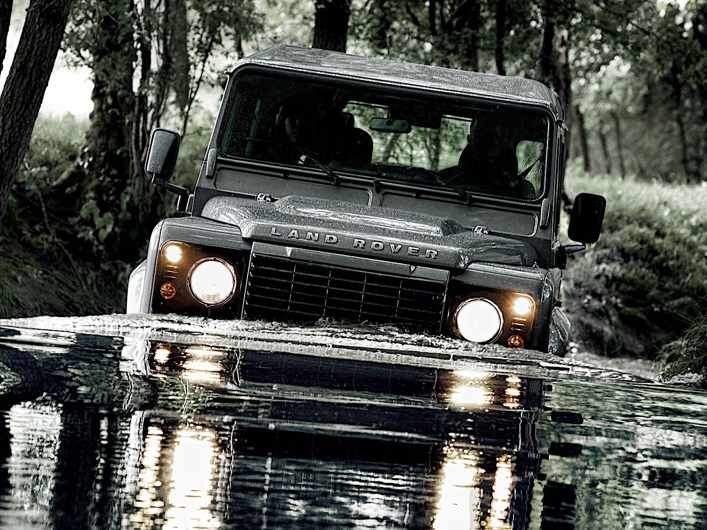 Land Rover Defender 90 photo 33
