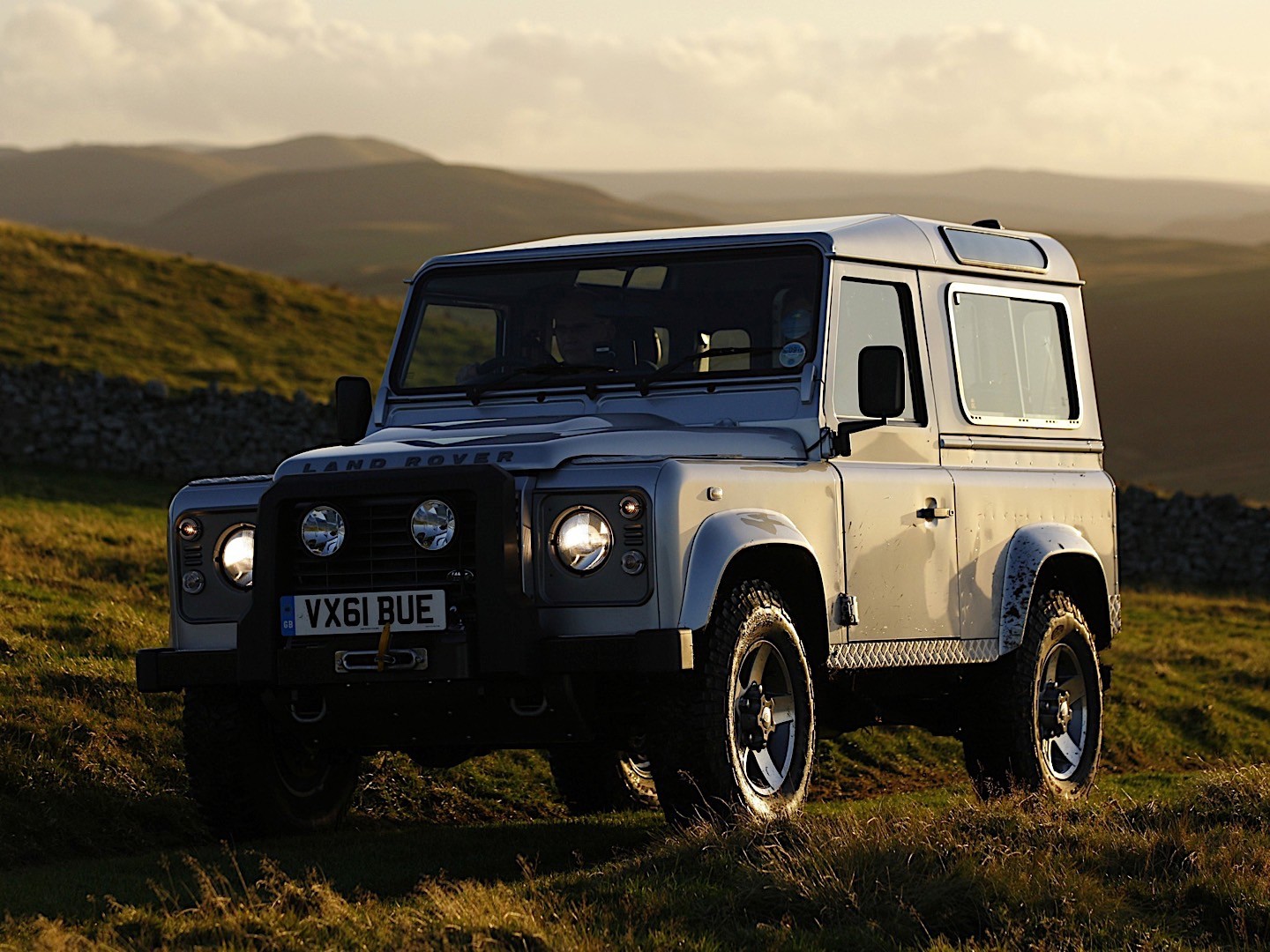 Land Rover Defender 90 photo 34