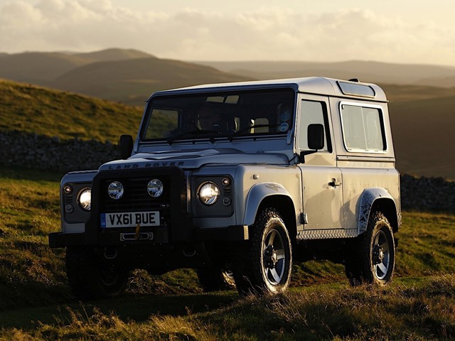 Land Rover Defender 90 photo 34