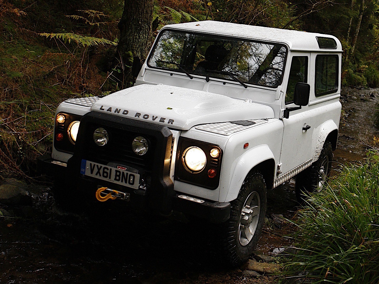 Land Rover Defender 90 photo 35