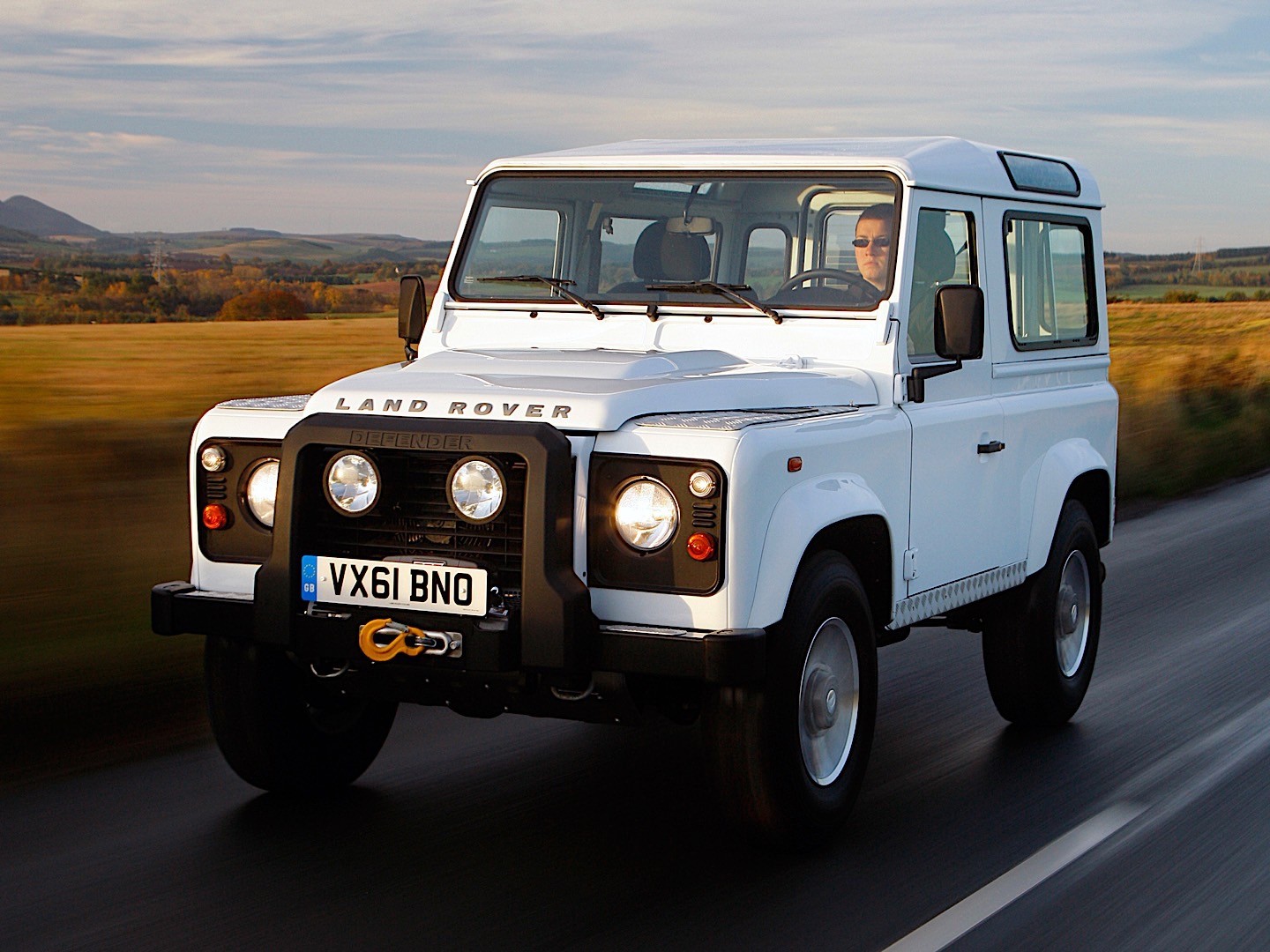 Land Rover Defender 90 photo 36