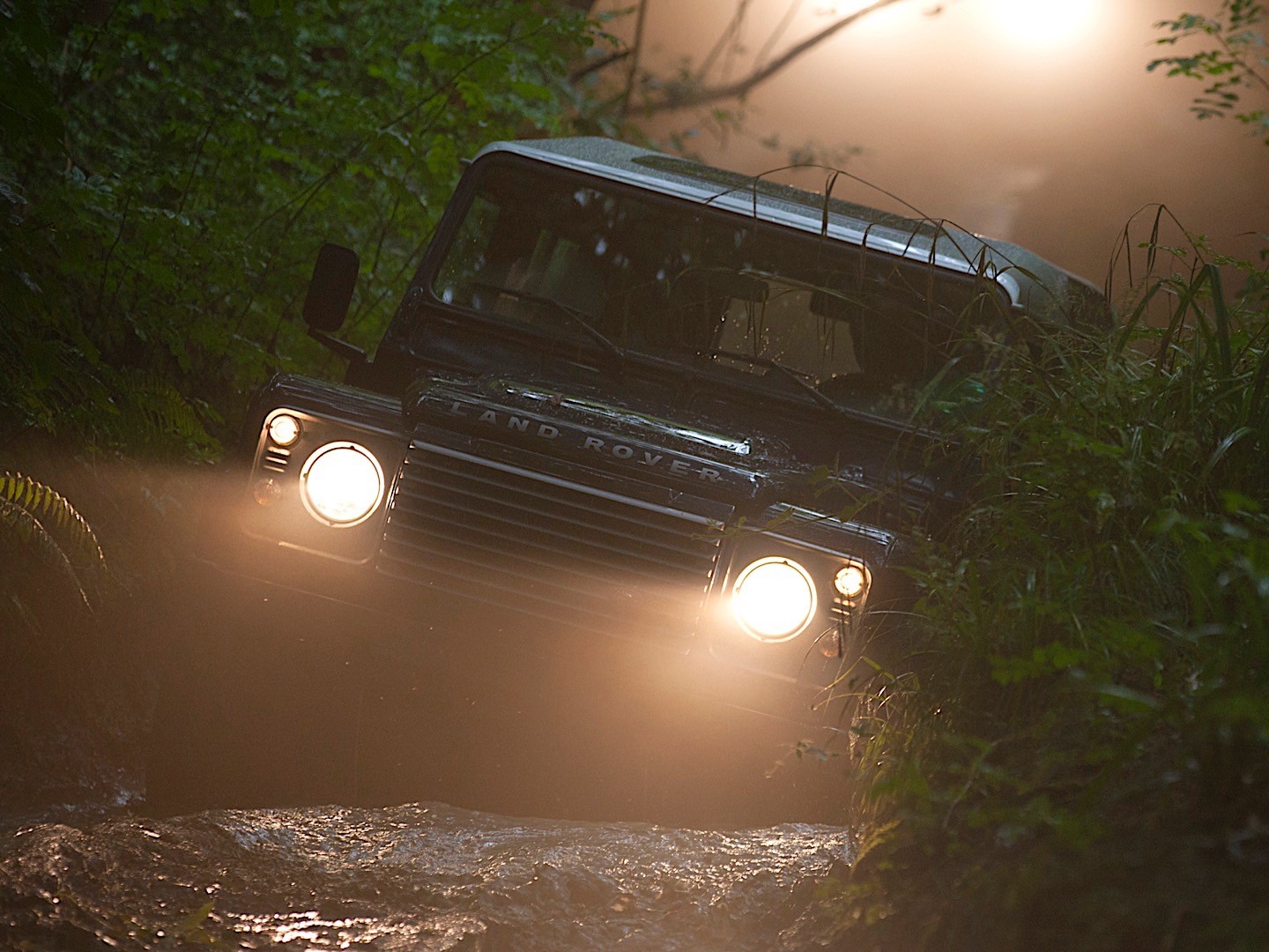 Land Rover Defender 90 photo 7