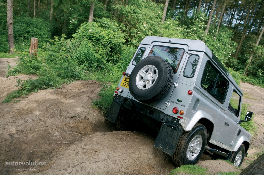 Land Rover Defender 90 photo 5