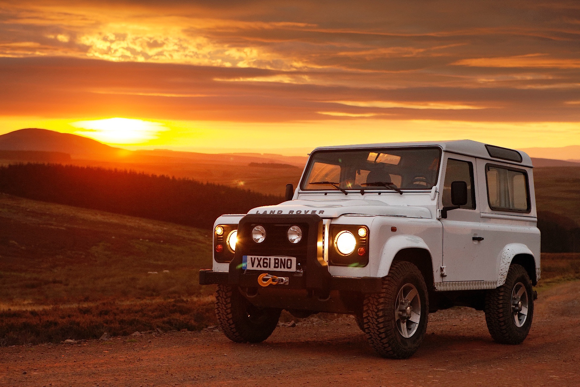 Land Rover Defender 90 photo 9