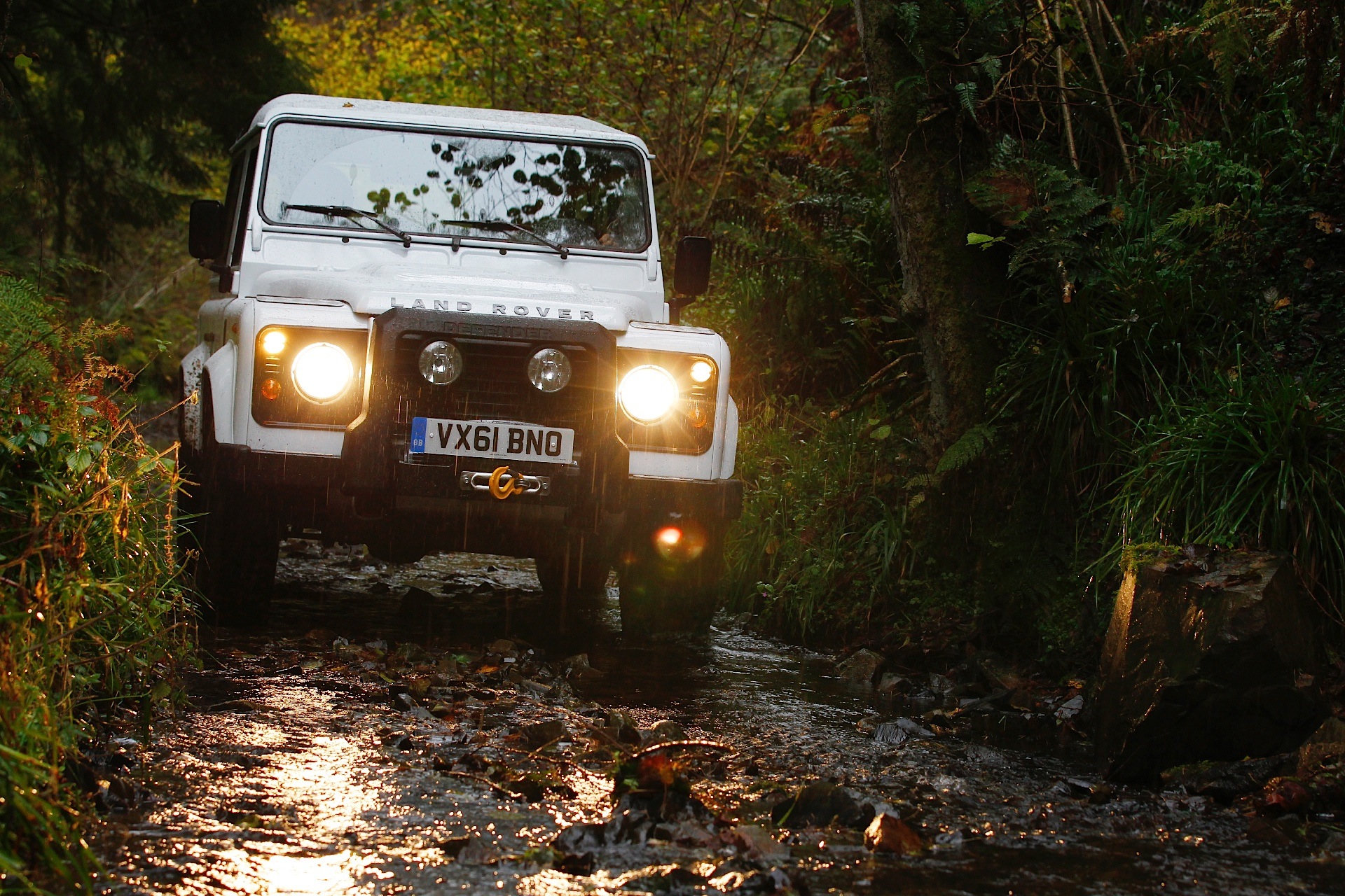 Land Rover Defender 90 photo 15