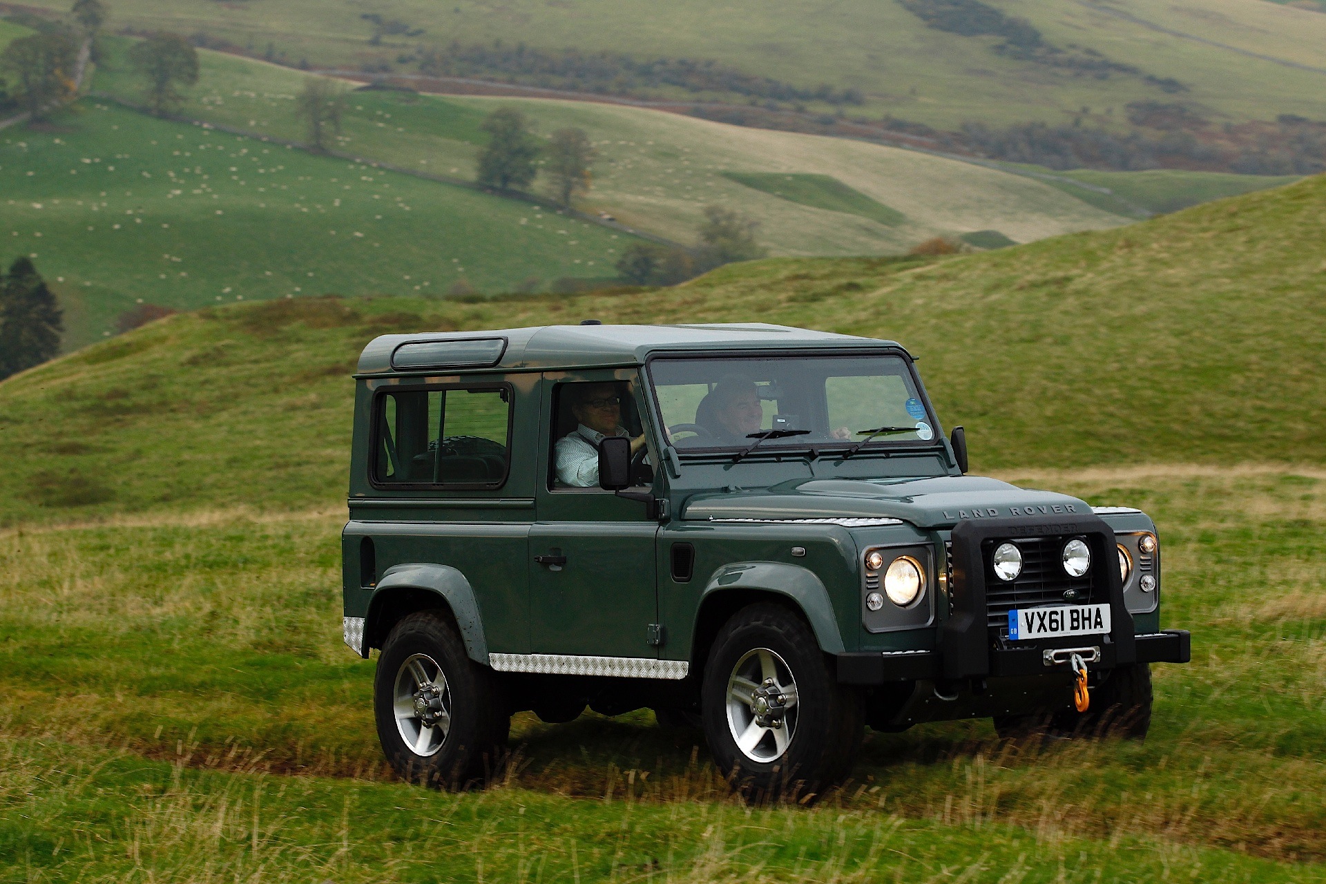 Land Rover Defender 90 photo 29