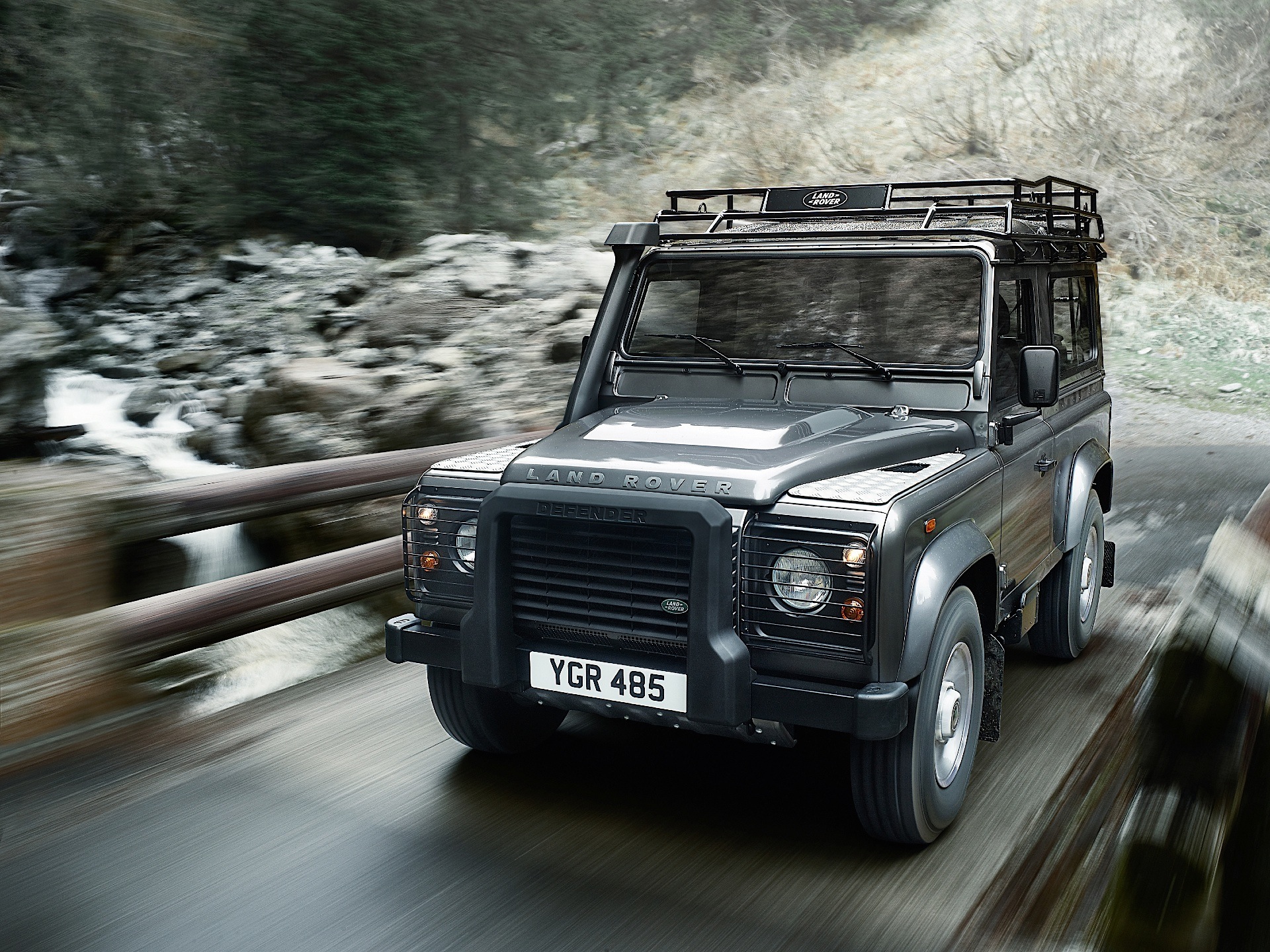 Land Rover Defender 90 photo 31