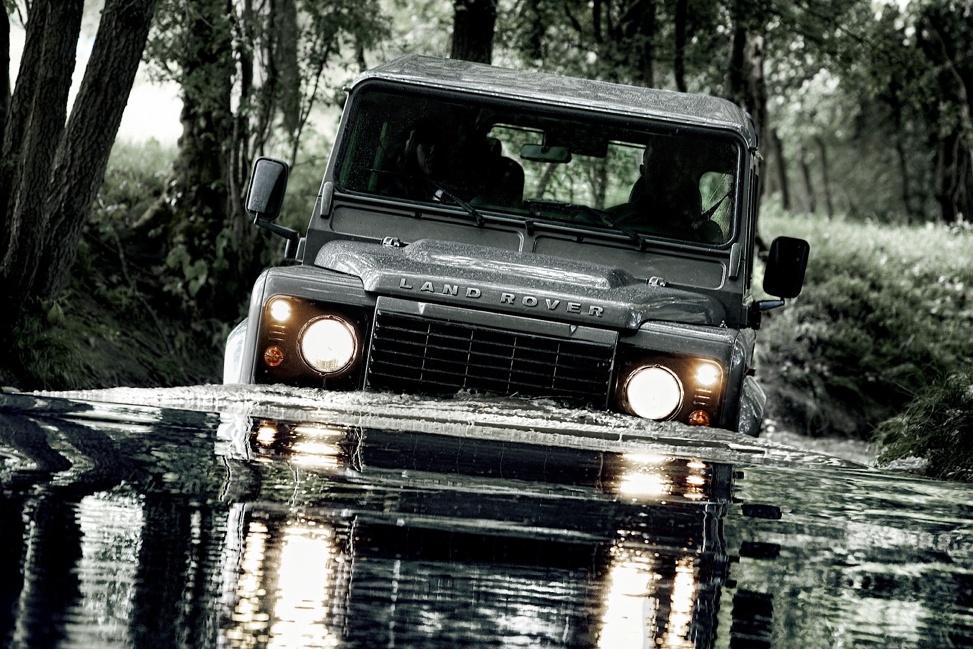 Land Rover Defender 90 photo 35