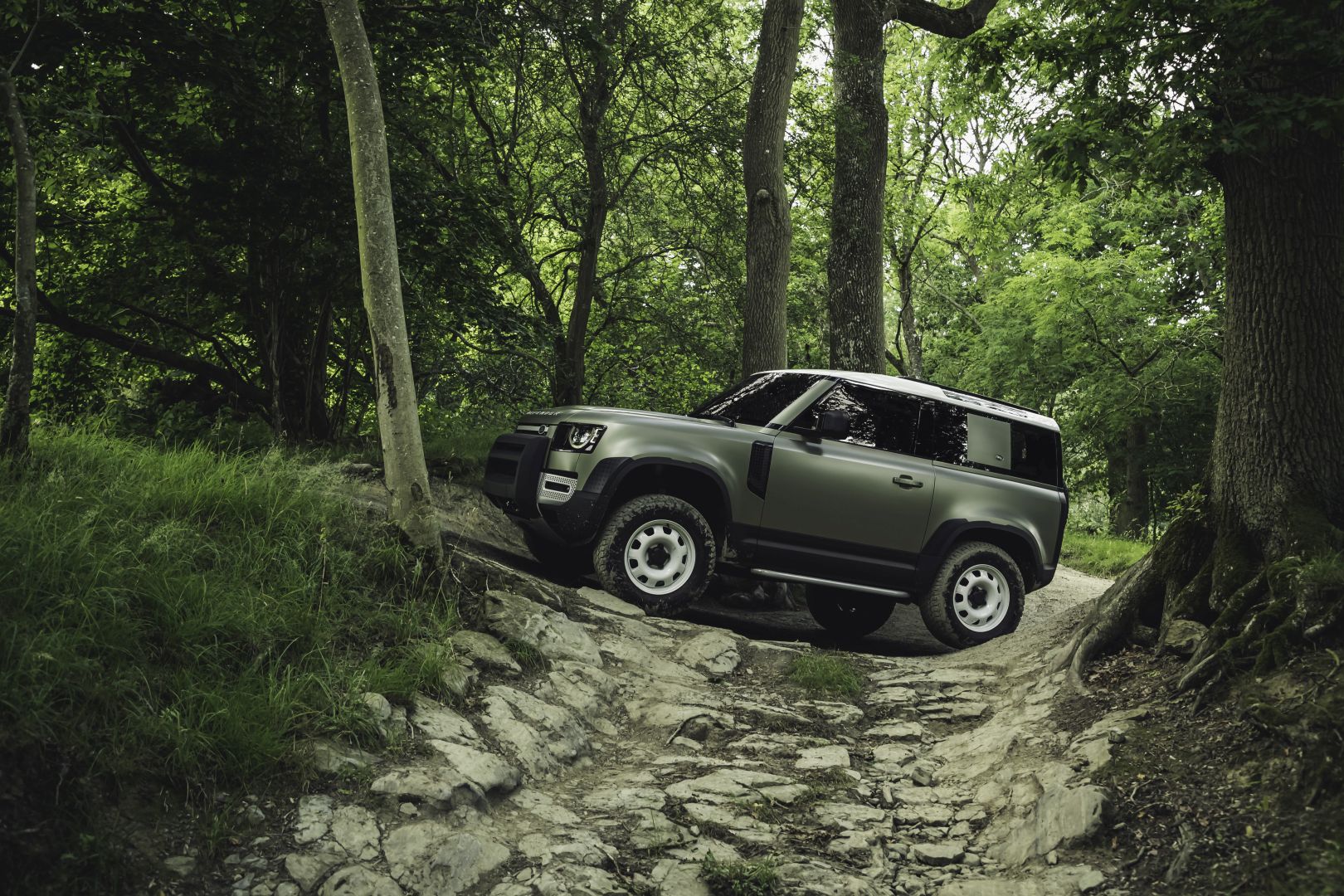 Land Rover Defender 90 photo 22