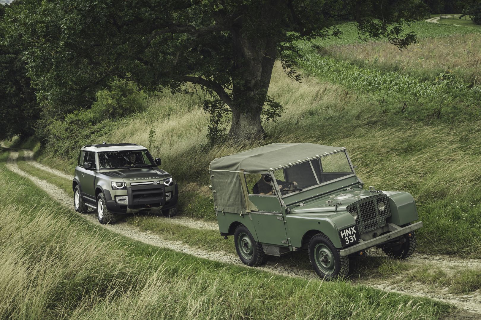 Land Rover Defender 90 photo 32