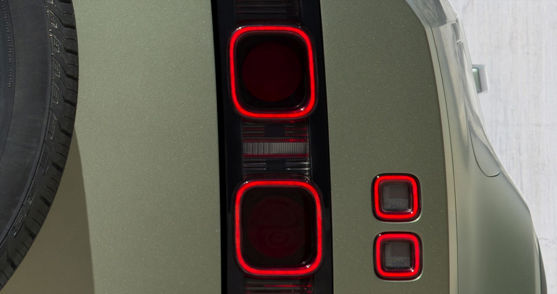 Land Rover Defender 90 photo 2