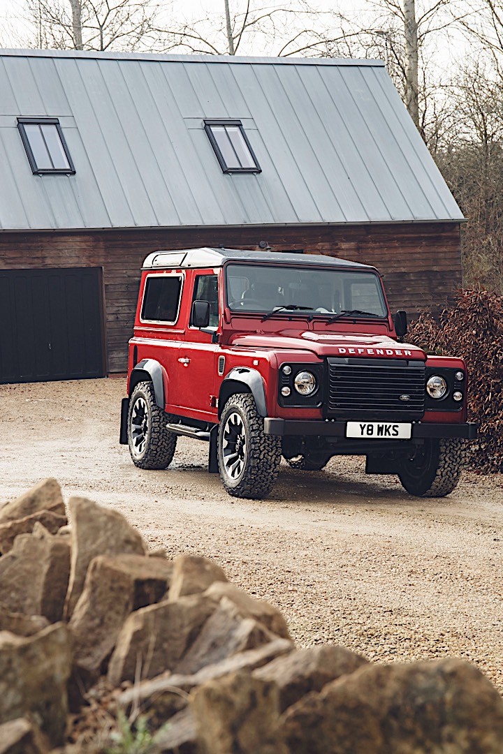 Land Rover Defender 90 photo 6