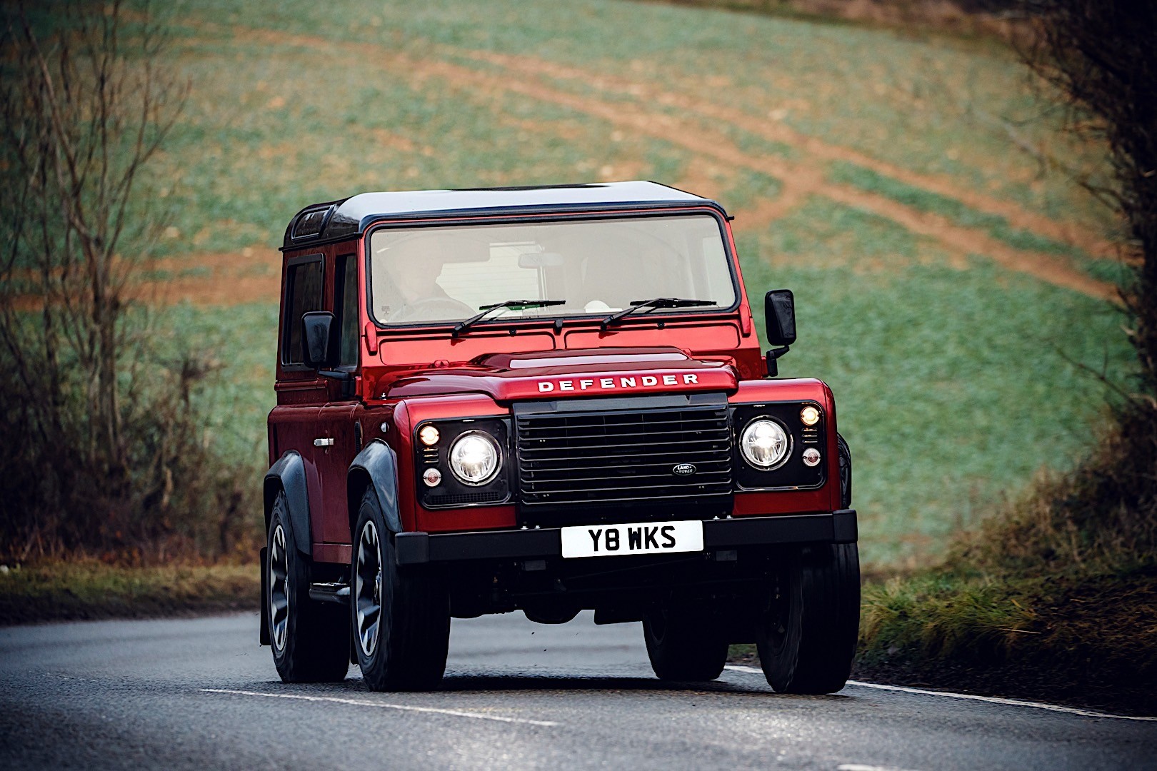 Land Rover Defender 90 photo 14