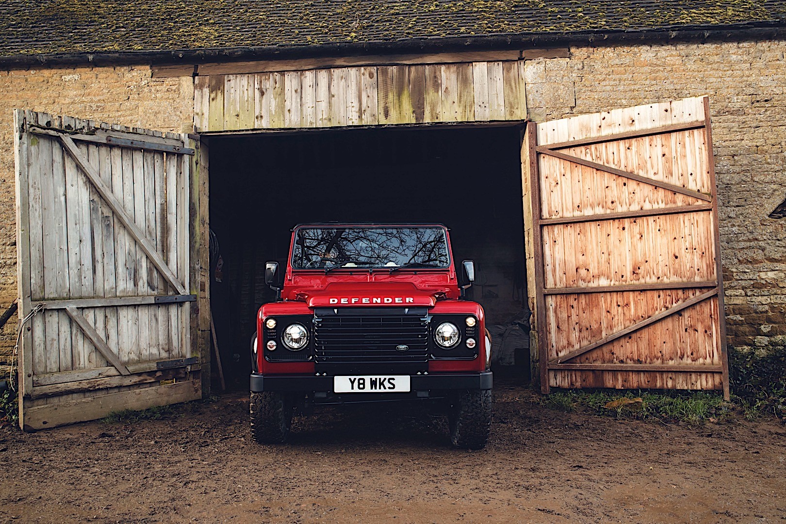 Land Rover Defender 90 photo 2