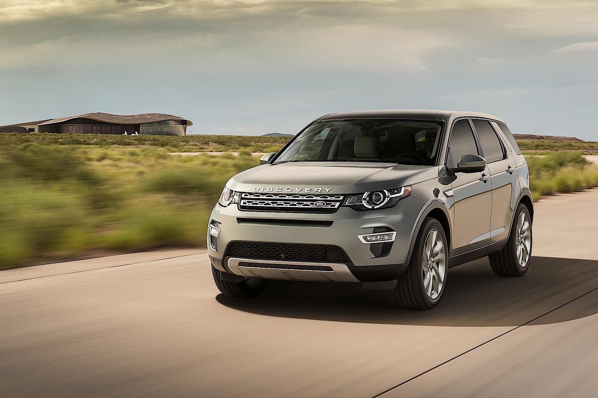 Land Rover Discovery Sport photo 10