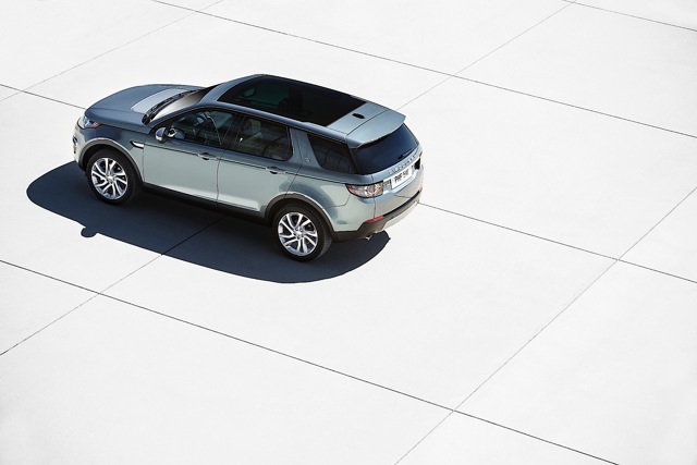 Land Rover Discovery Sport photo 2