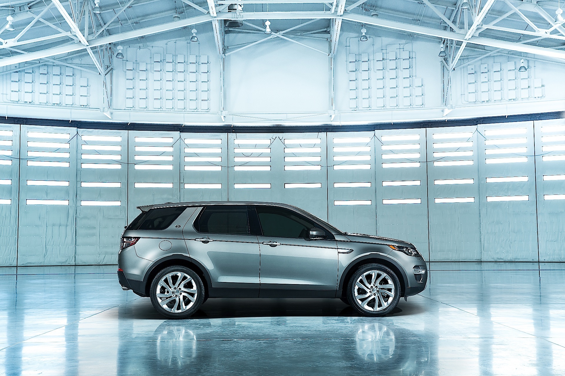 Land Rover Discovery Sport photo 8