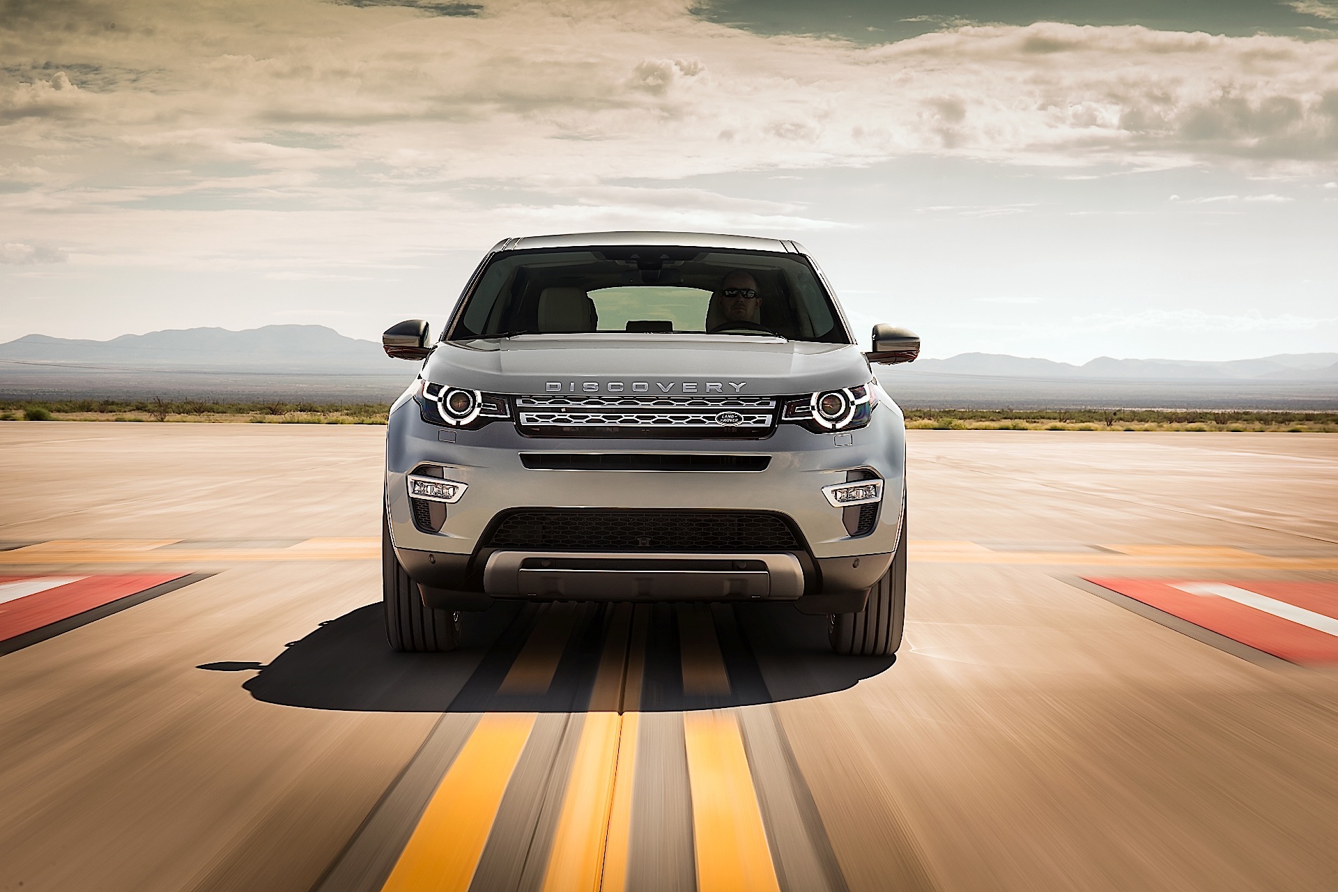 Land Rover Discovery Sport photo 9