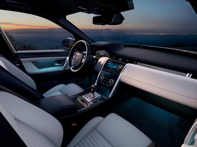 Land Rover Discovery Sport photo 33