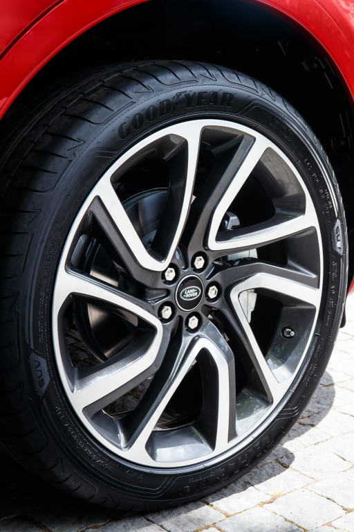 Land Rover Discovery Sport photo 3