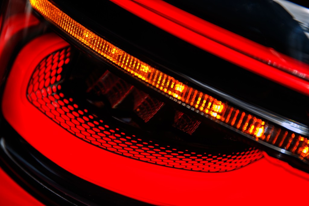 Land Rover Discovery Sport photo 2