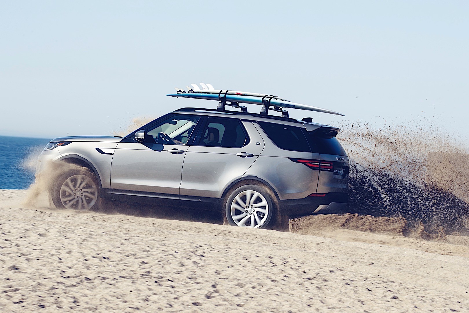 Land Rover Discovery photo 5