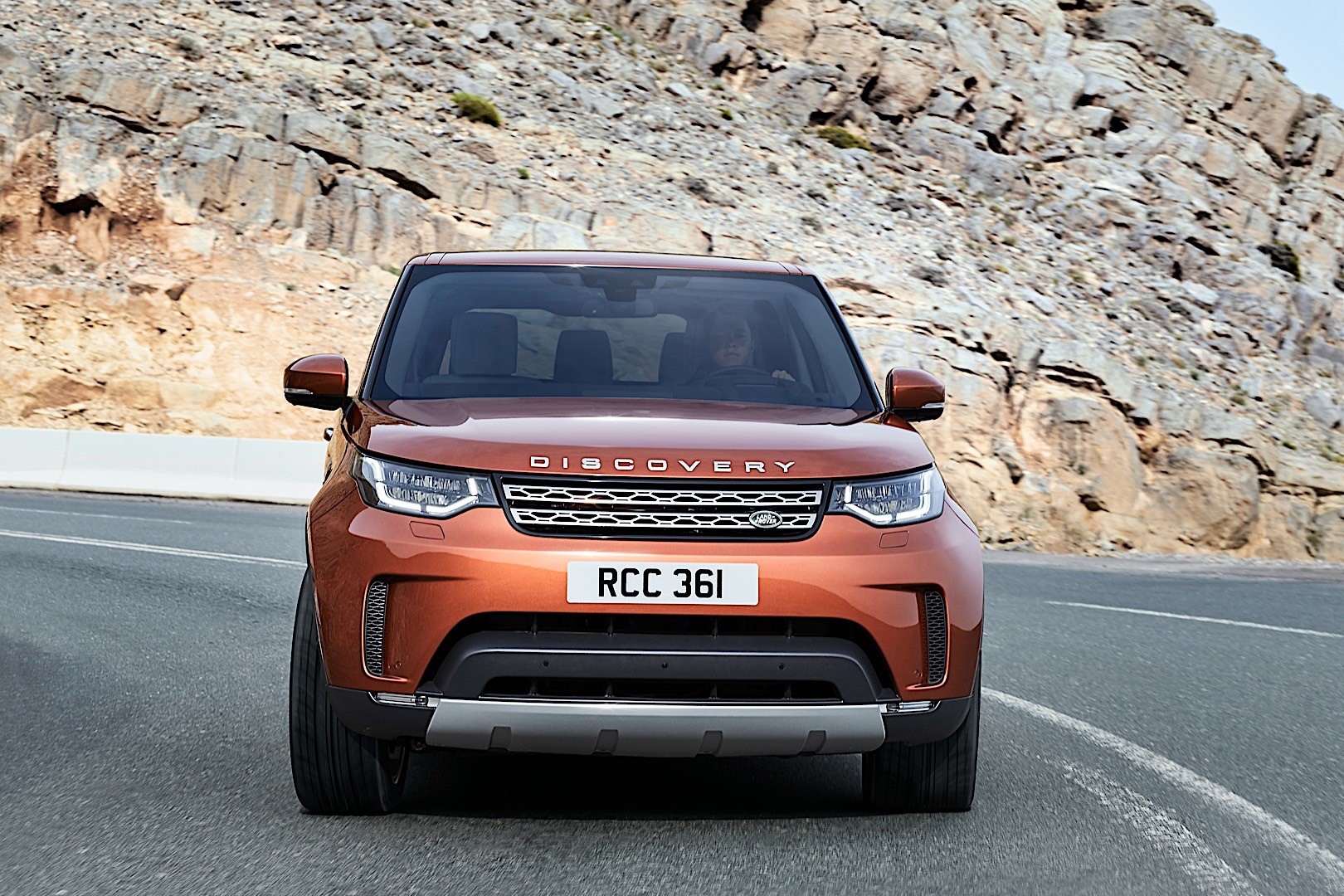 Land Rover Discovery photo 11