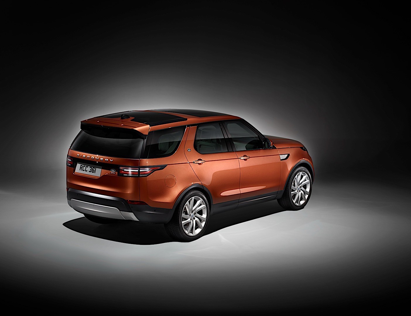 Land Rover Discovery photo 2