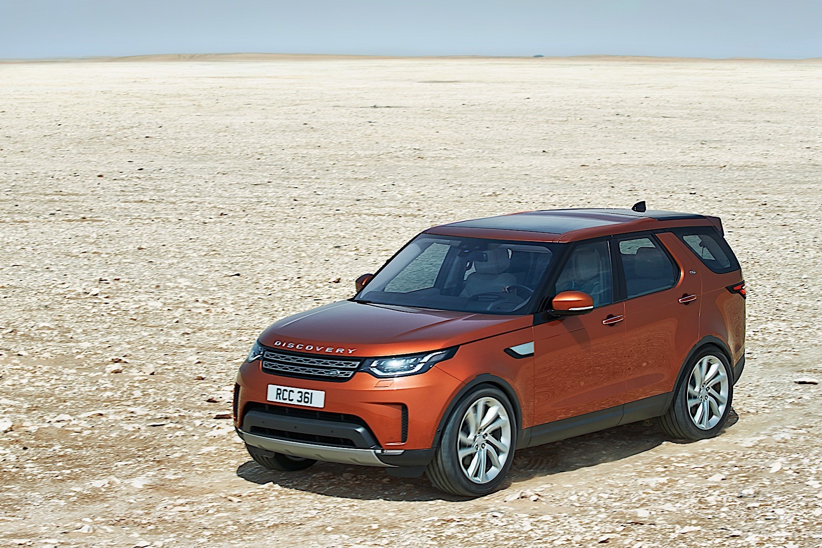 Land Rover Discovery photo 3