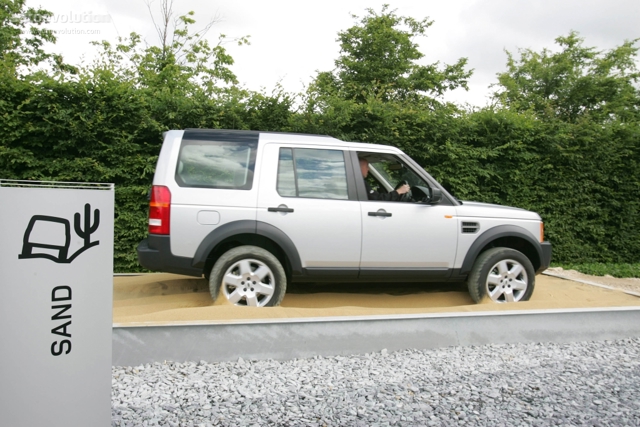 Land Rover Discovery photo 3