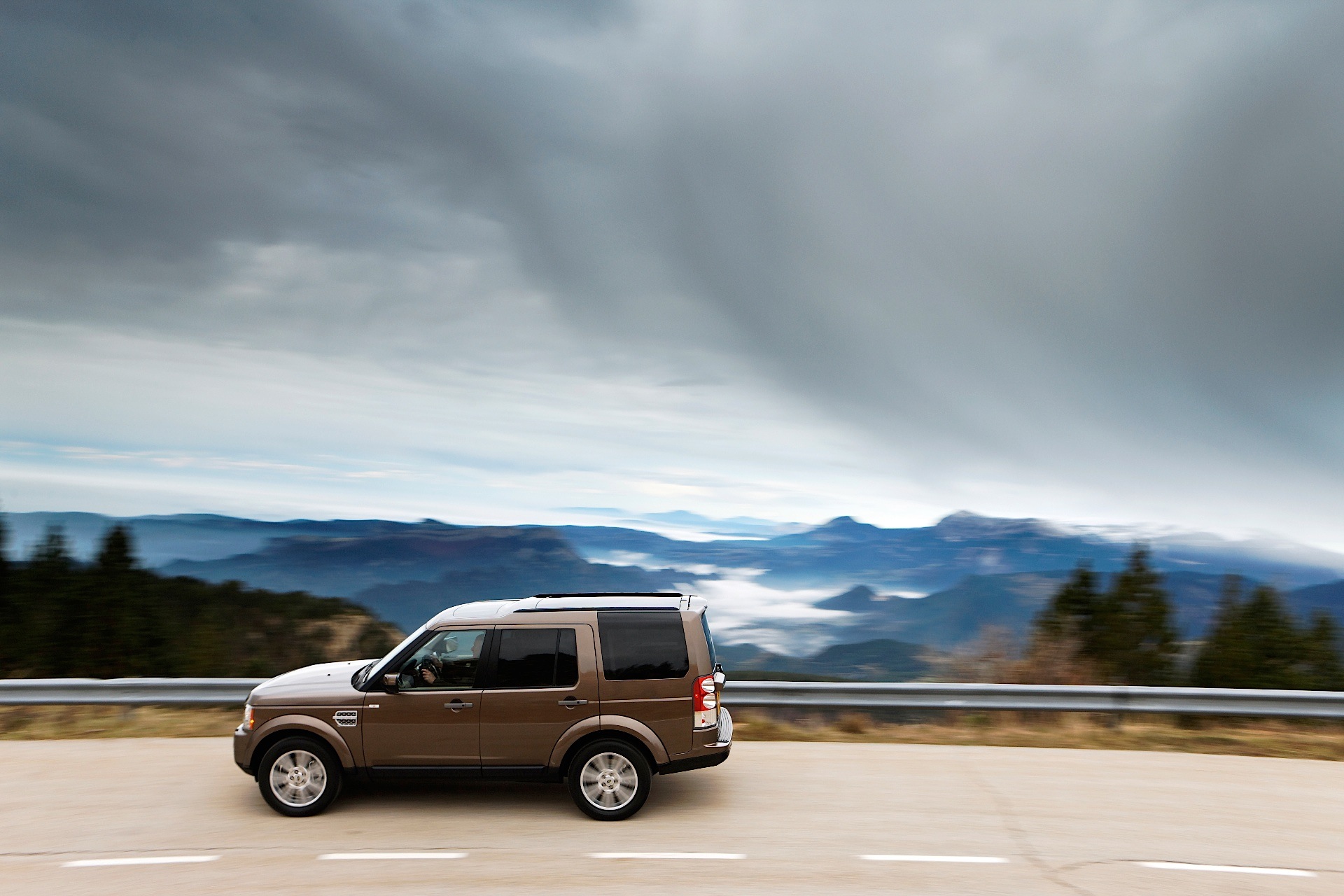 Land Rover Discovery photo 10