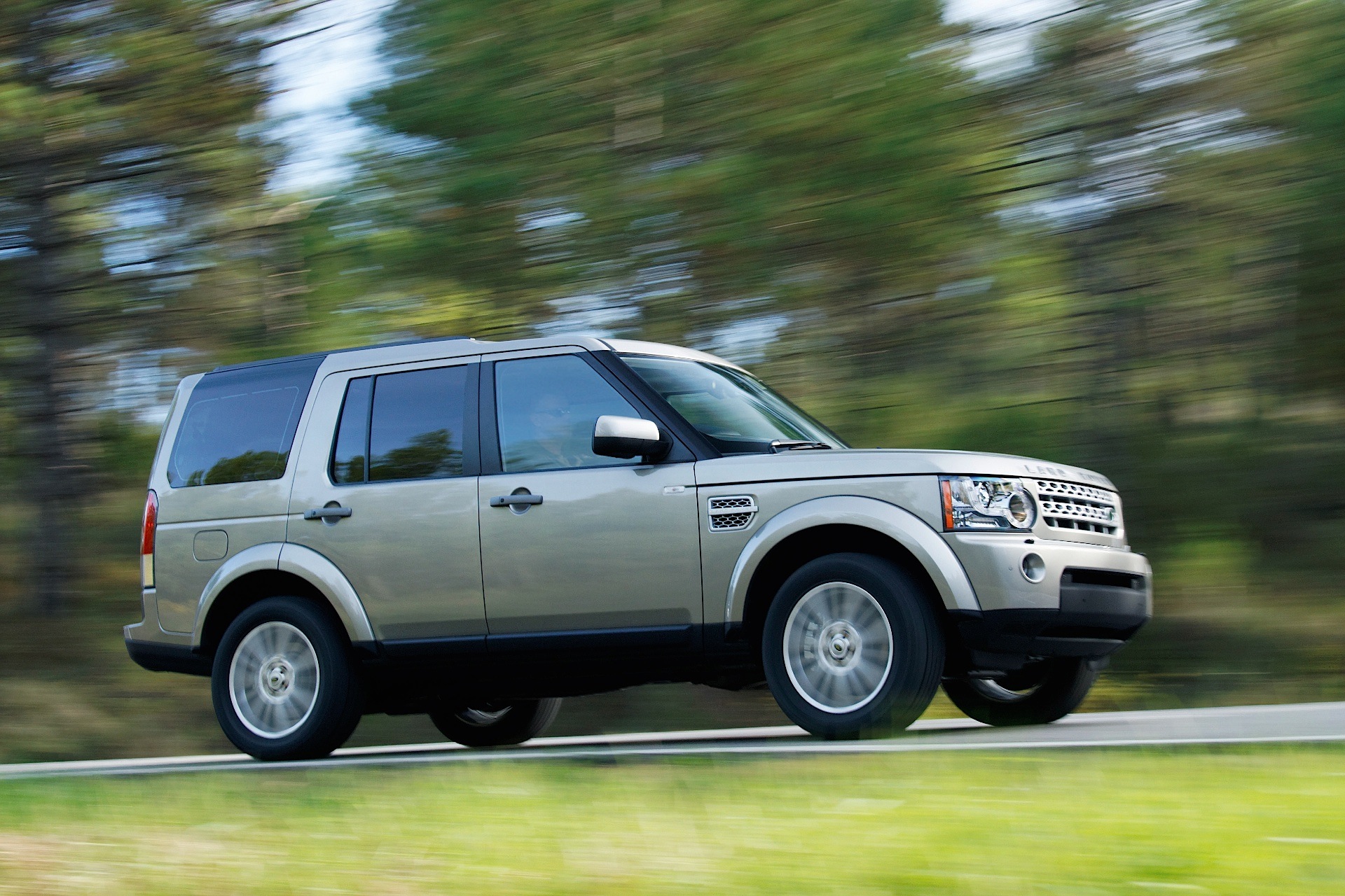 Land Rover Discovery photo 7