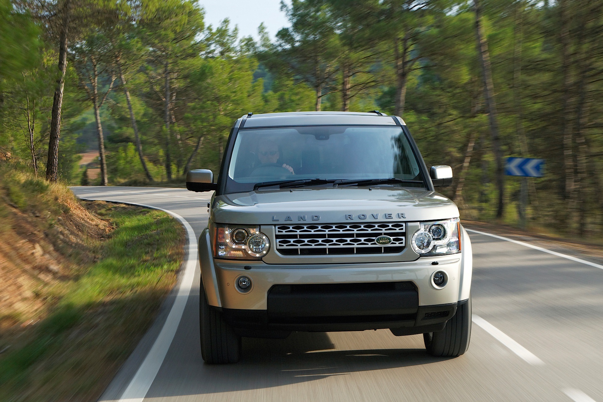 Land Rover Discovery photo 8