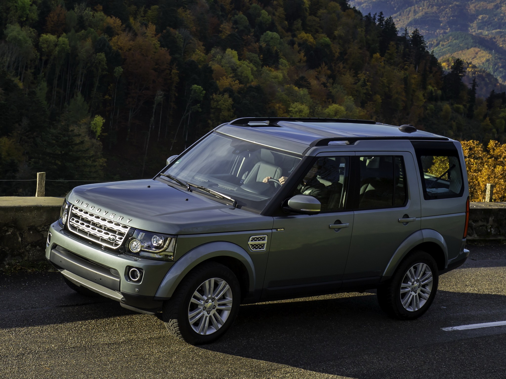 Land Rover Discovery photo 8