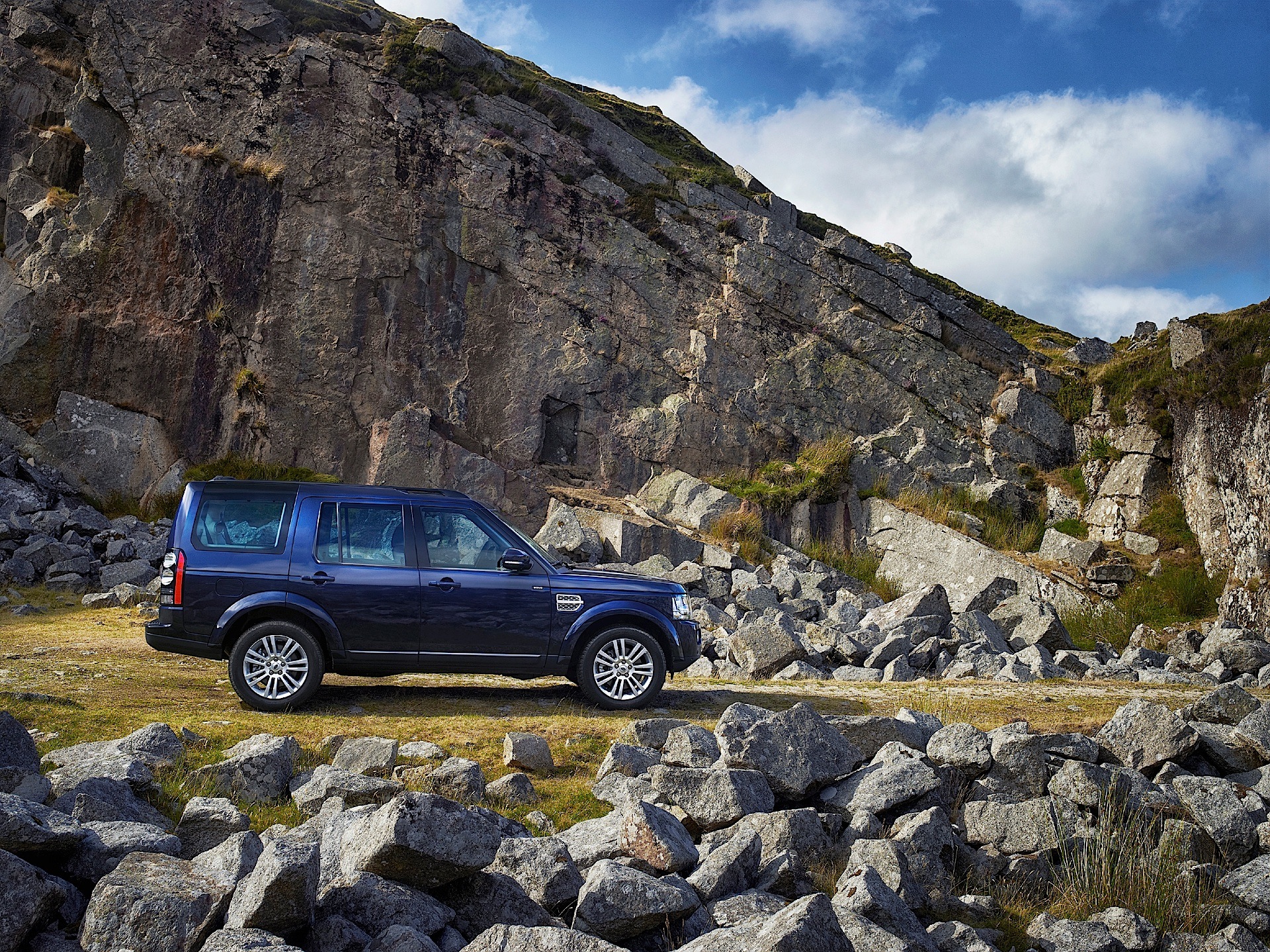 Land Rover Discovery photo 2