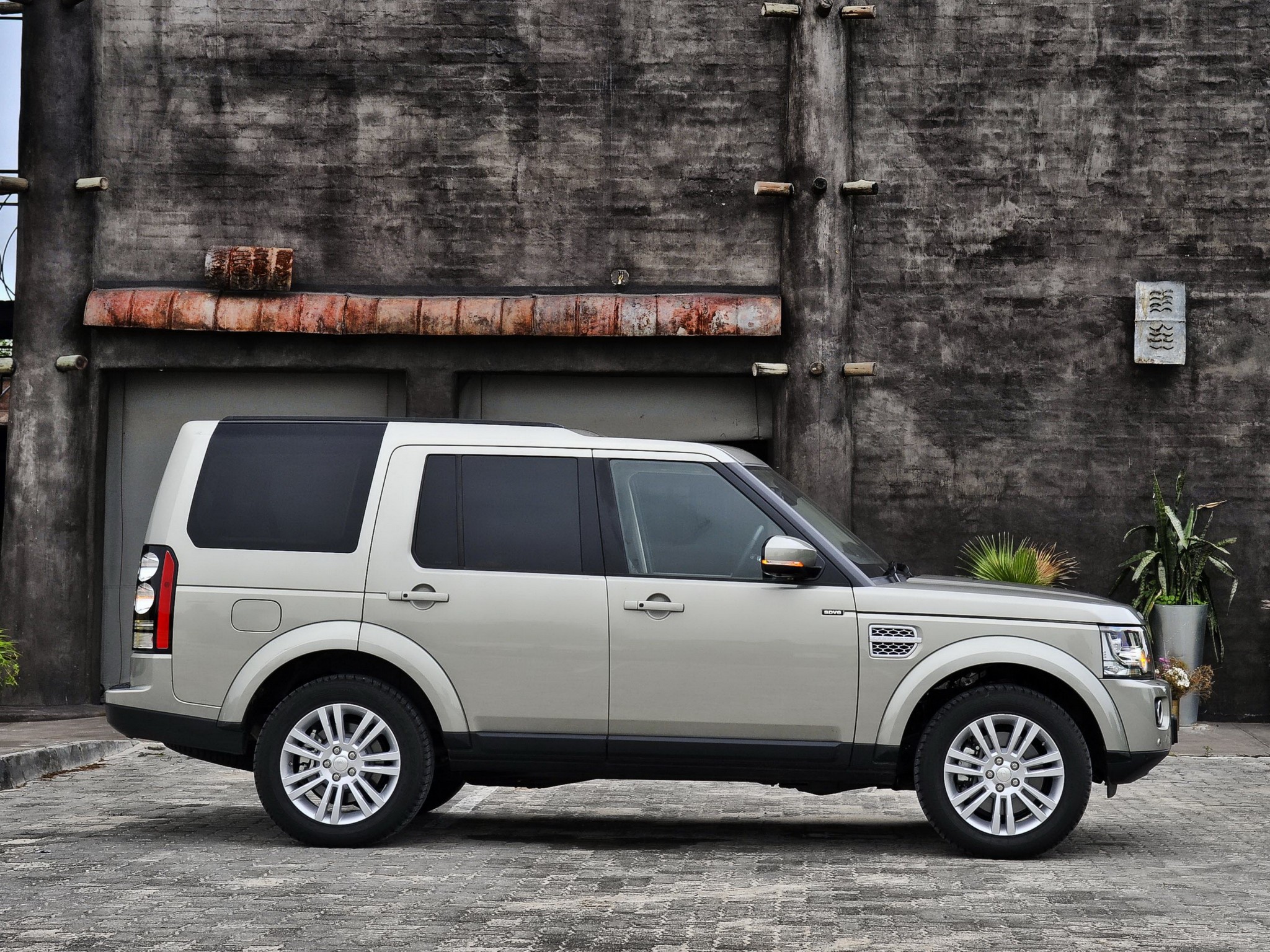 Land Rover Discovery photo 16