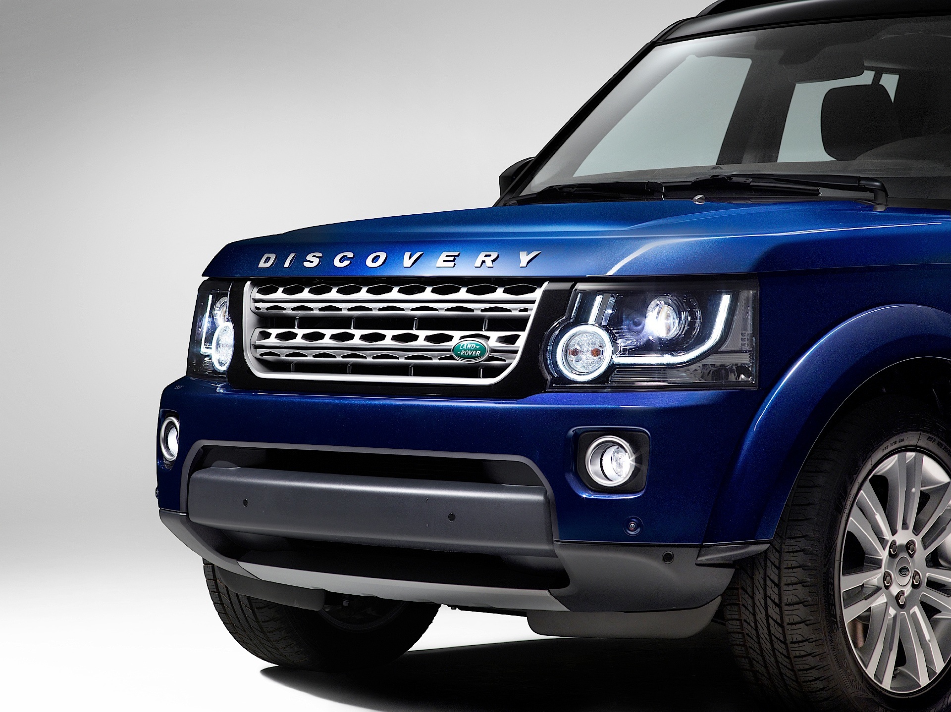Land Rover Discovery photo 3