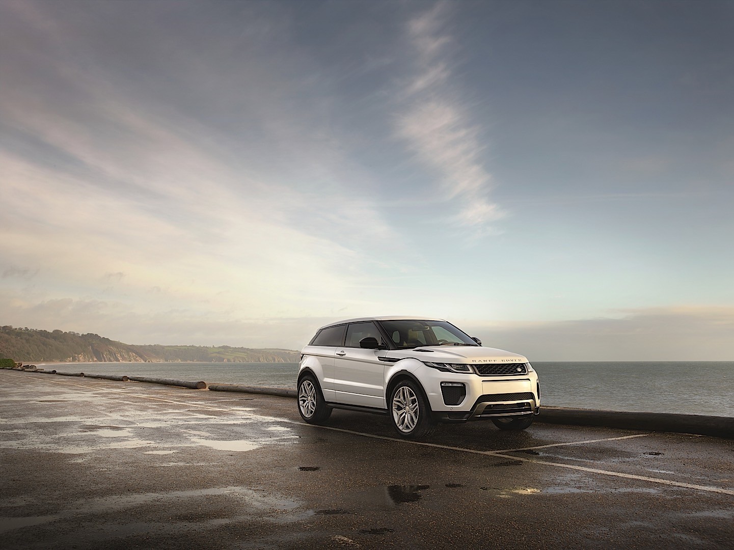 Land Rover Range Rover Evoque photo 2