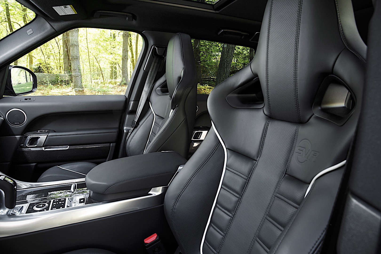 Land Rover Range Rover Sport Svr photo 26