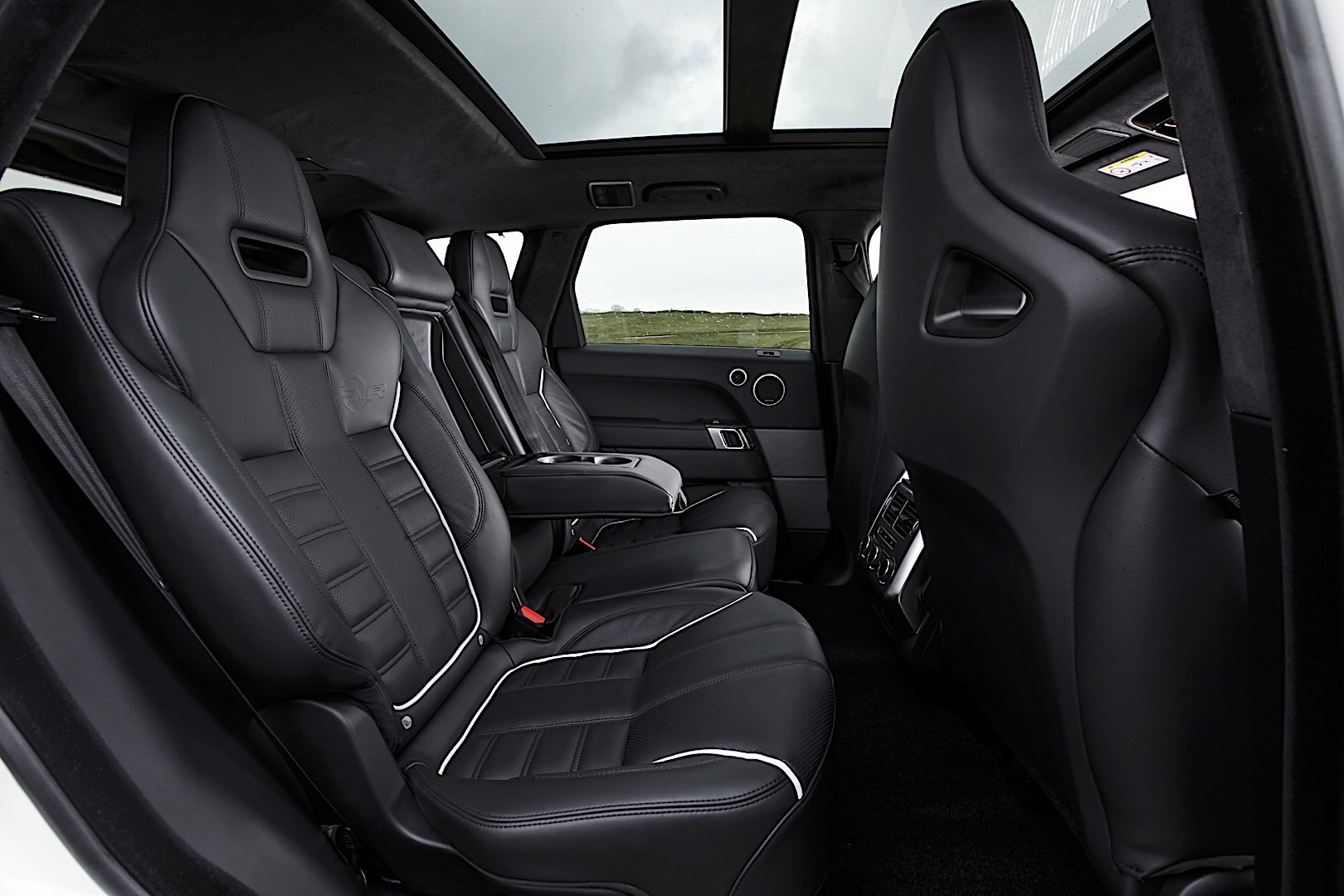 Land Rover Range Rover Sport Svr photo 27