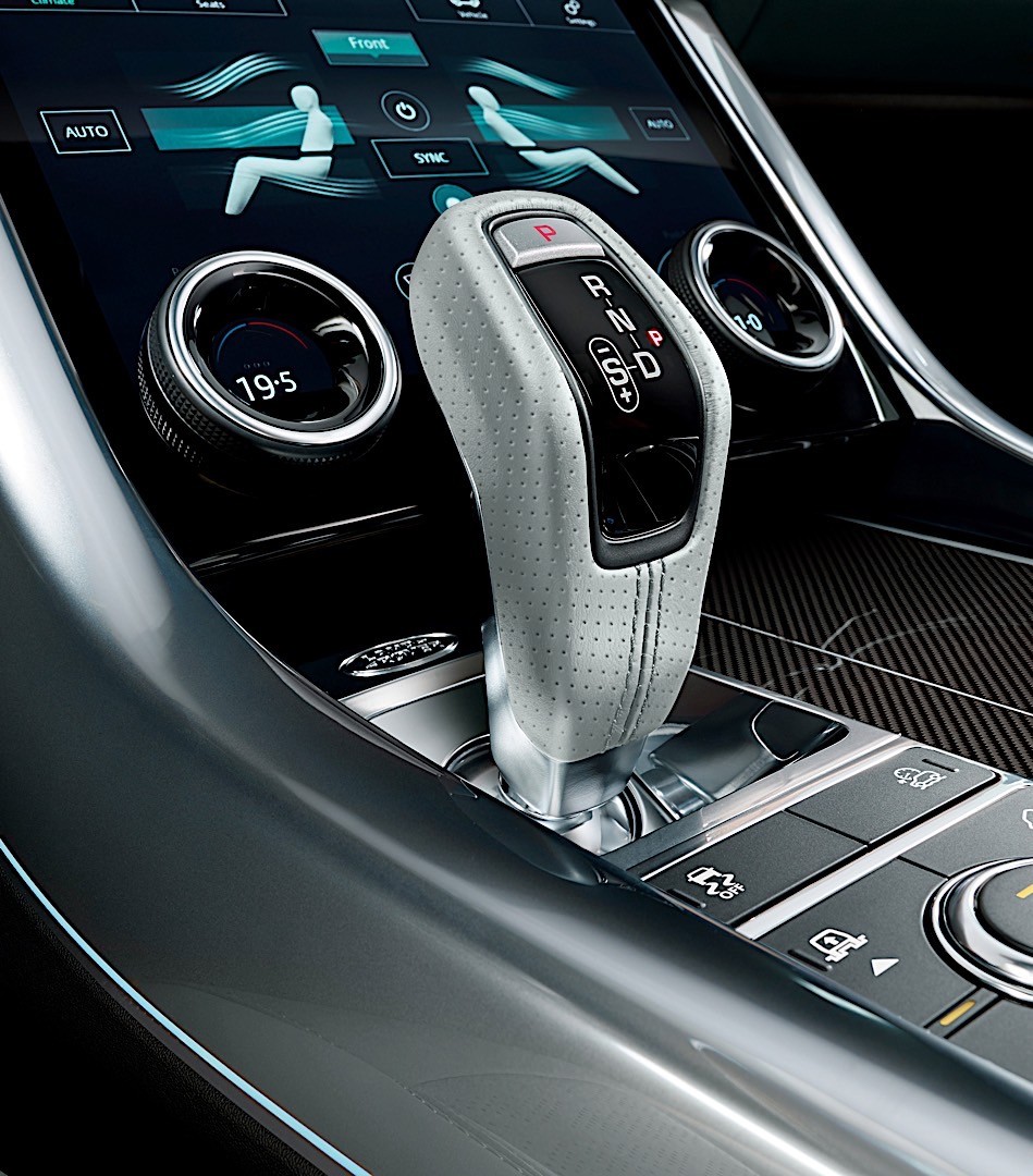 Land Rover Range Rover Sport Svr photo 18