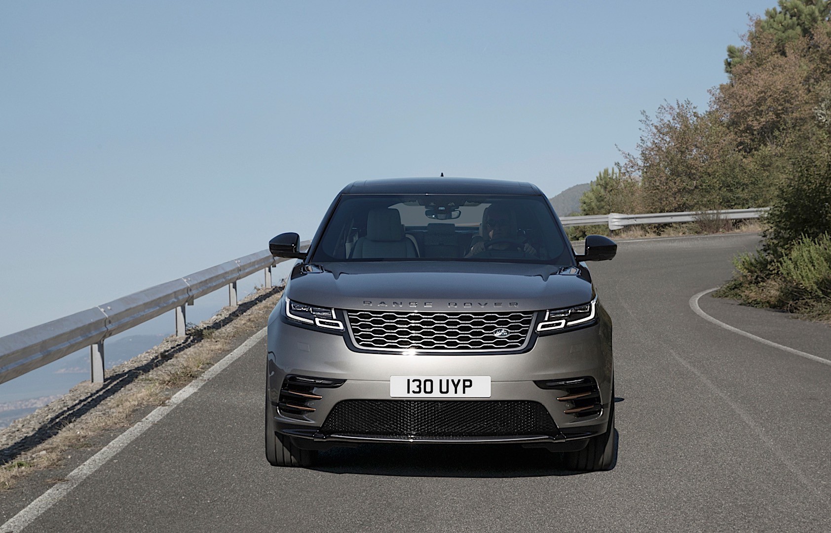 Land Rover Range Rover Velar photo 8