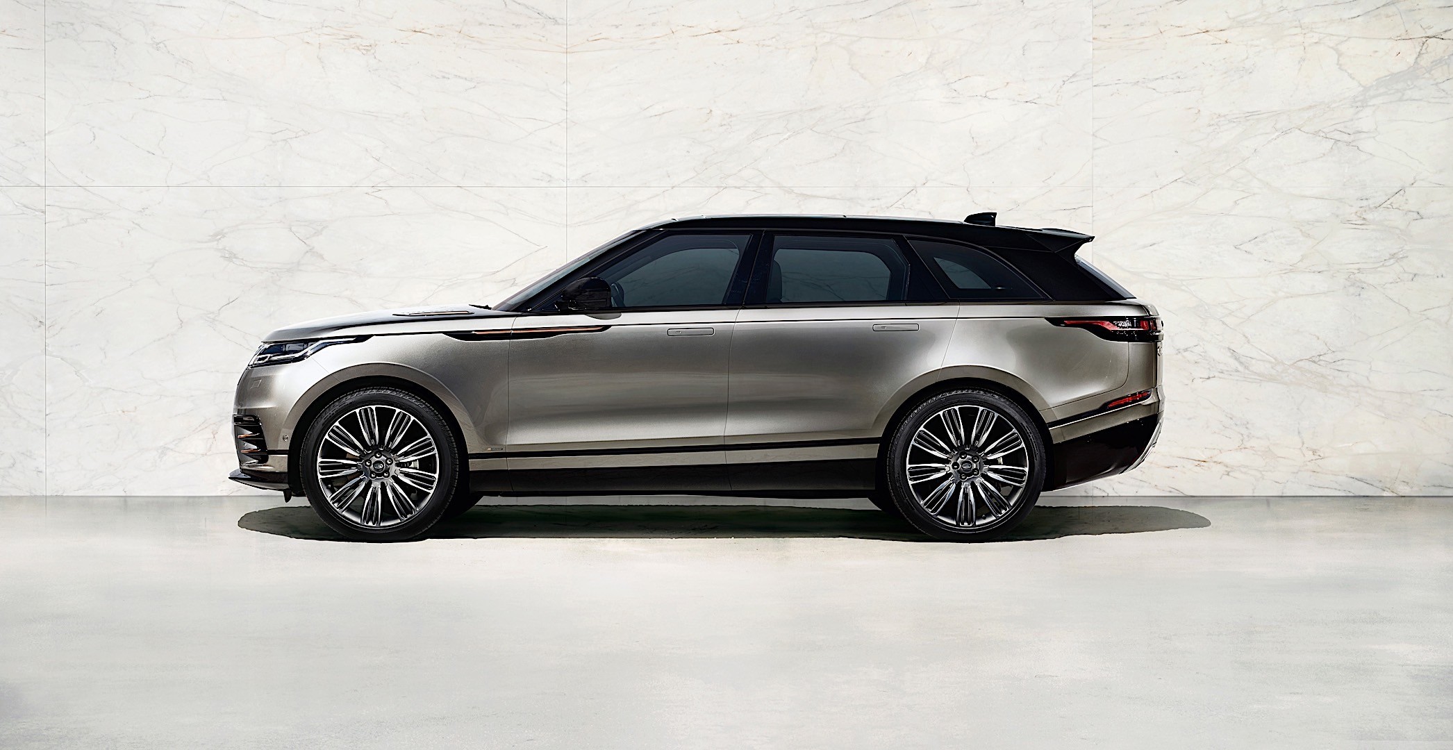 Land Rover Range Rover Velar photo 12