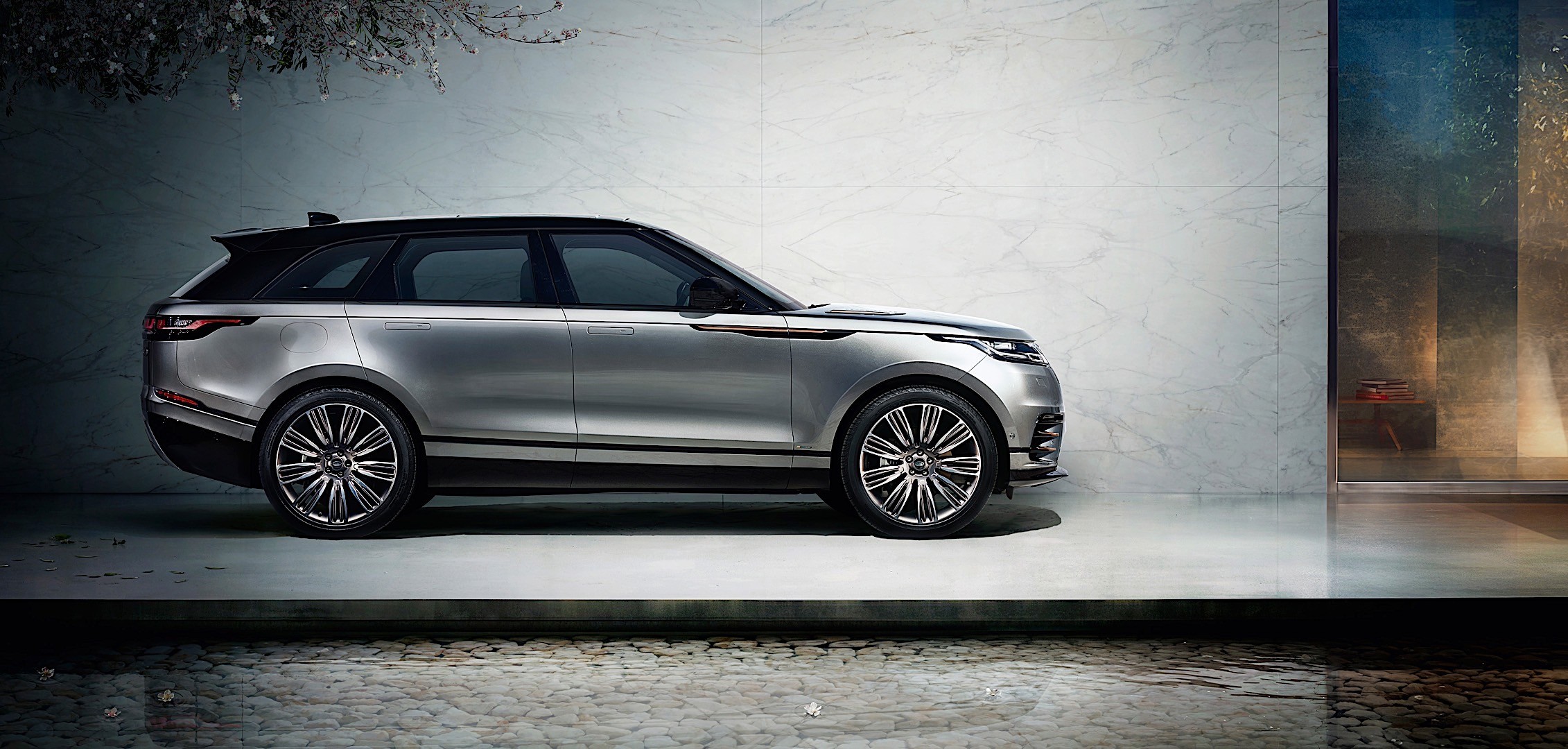 Land Rover Range Rover Velar photo 15