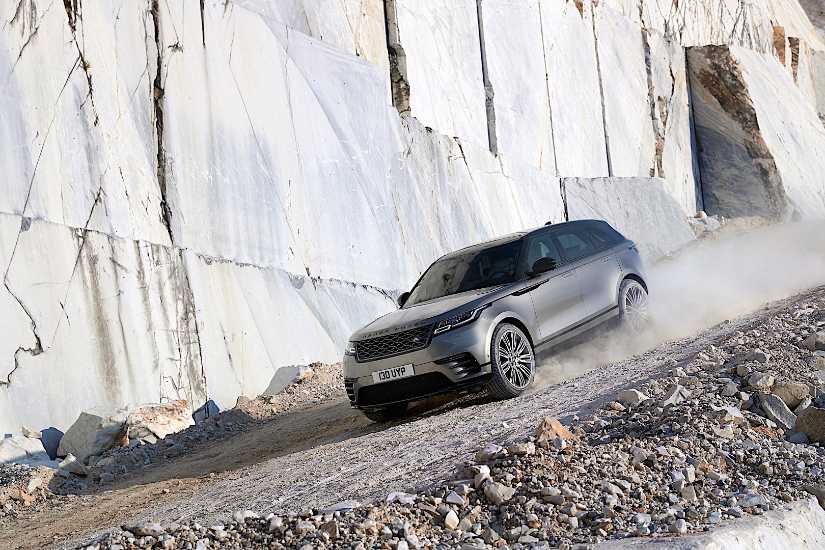 Land Rover Range Rover Velar photo 16