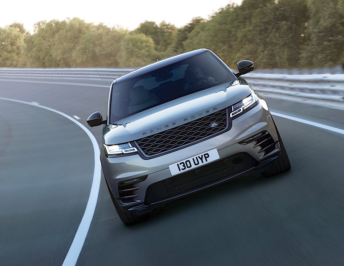 Land Rover Range Rover Velar photo 17