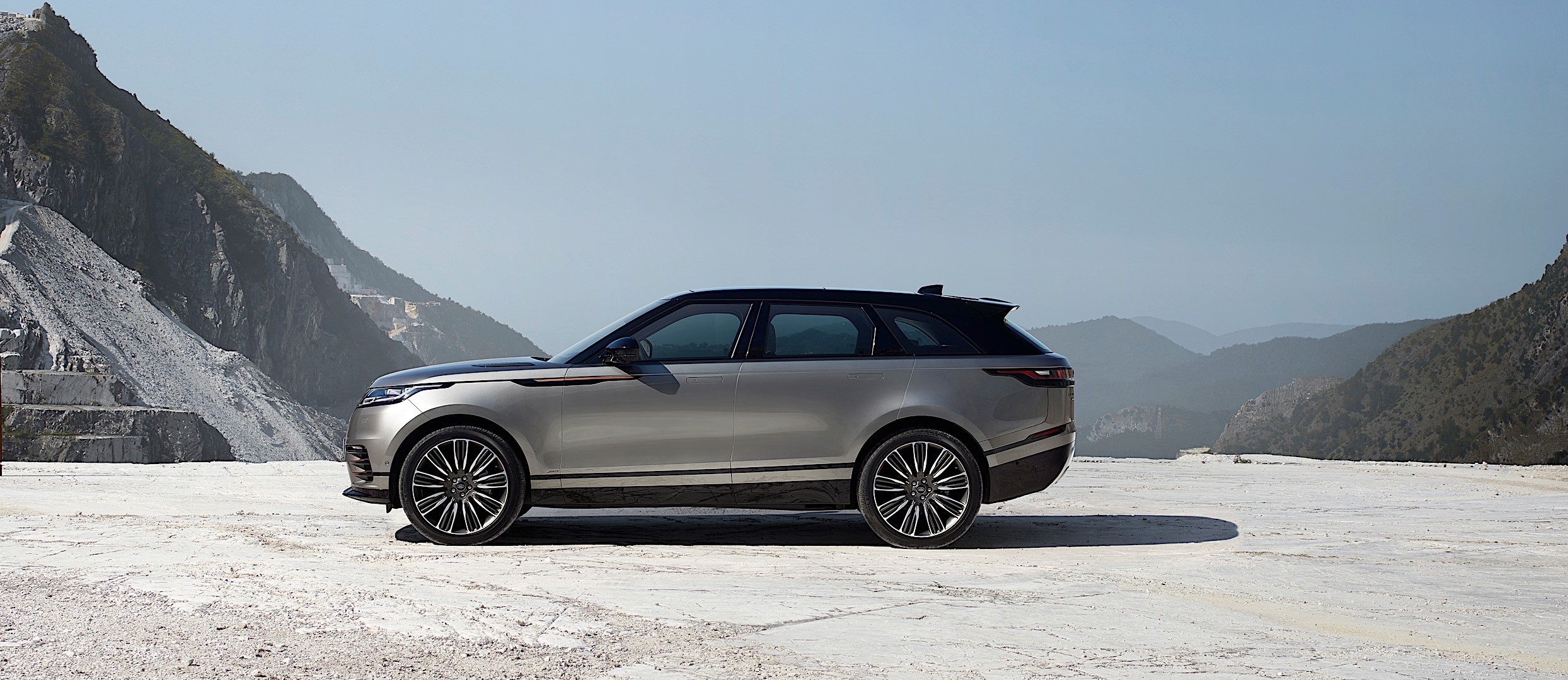 Land Rover Range Rover Velar photo 18